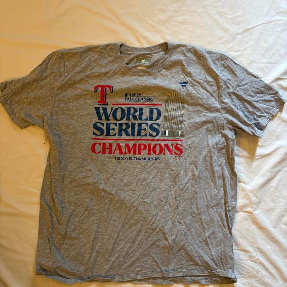 Fanatics Men's Grey T-shirt